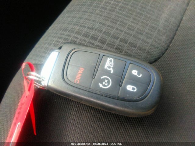 1C4PJLCB9GW114144 Jeep Cherokee Latitude