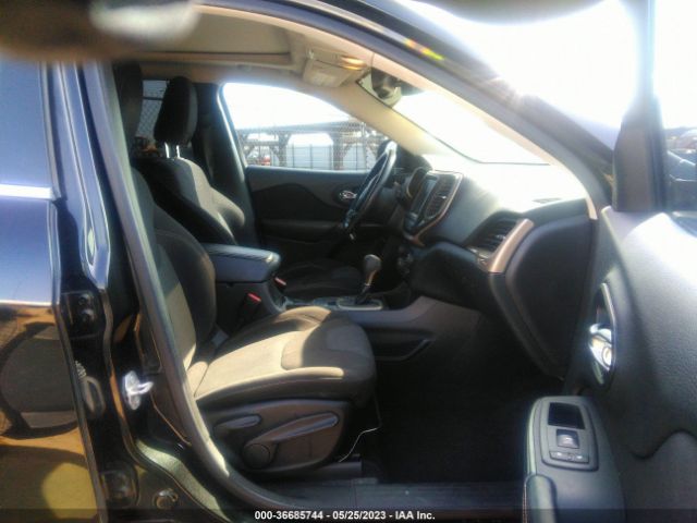 1C4PJLCB9GW114144 Jeep Cherokee Latitude