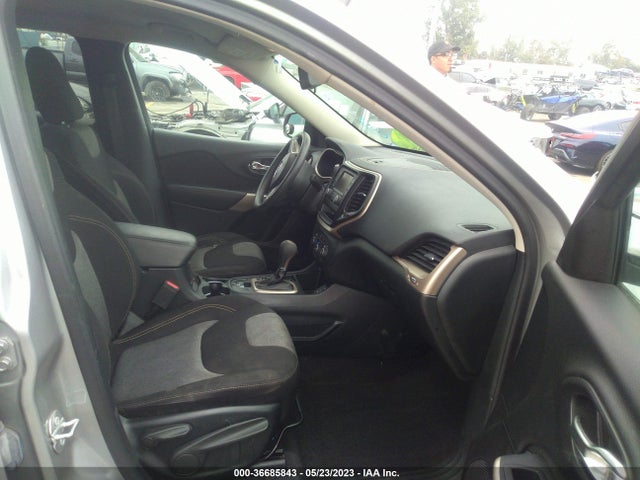 1C4PJLCB4JD511182 Jeep Cherokee Latitude
