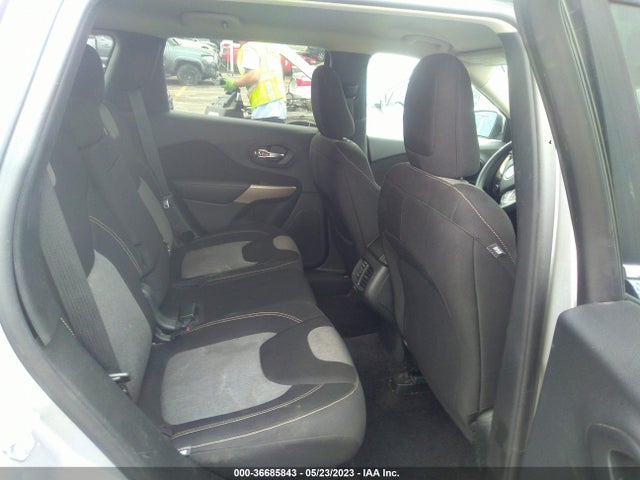 1C4PJLCB4JD511182 Jeep Cherokee Latitude