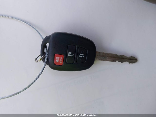 Toyota RAV4 LE 2018 2T3ZFREV3JW442931 Image 3