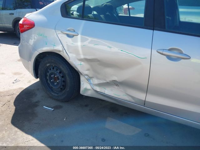 KNAFK4A66G5619050 KIA FORTE LX