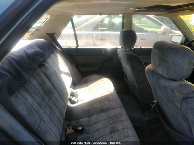 1987 HONDA ACCORD LXI VIN: JHMCA5641HC098983