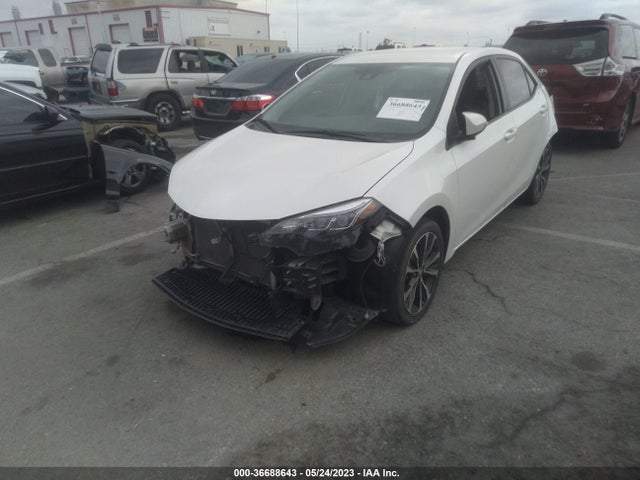 Toyota COROLLA SE 2018 5YFBURHE5JP804383 Image 2