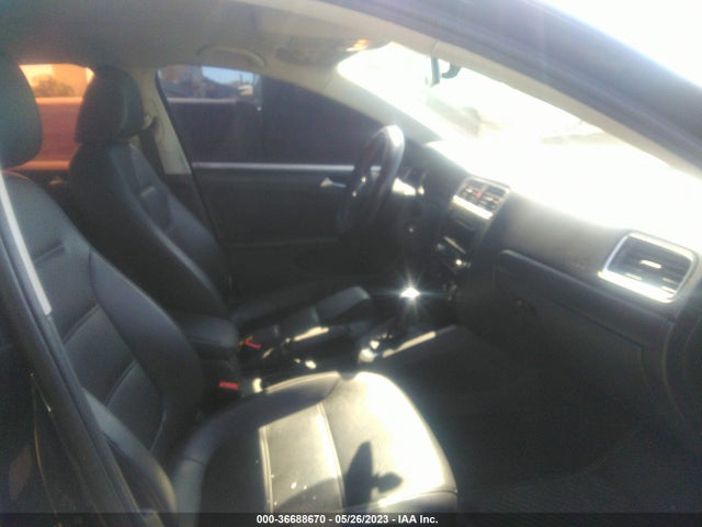 3VWD17AJ5EM425343 Volkswagen Jetta Sedan Se