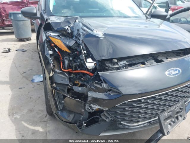 1FMCU0BZ0NUB30031 Ford Escape Se Hybrid