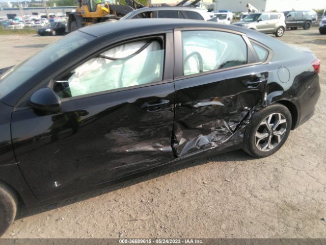3KPF24AD8KE022707 KIA Forte Lxs