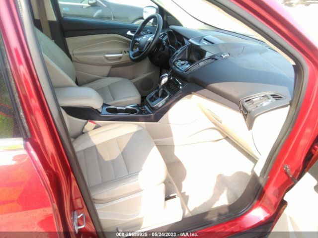 1FMCU0J98EUB83352 Ford Escape Titanium