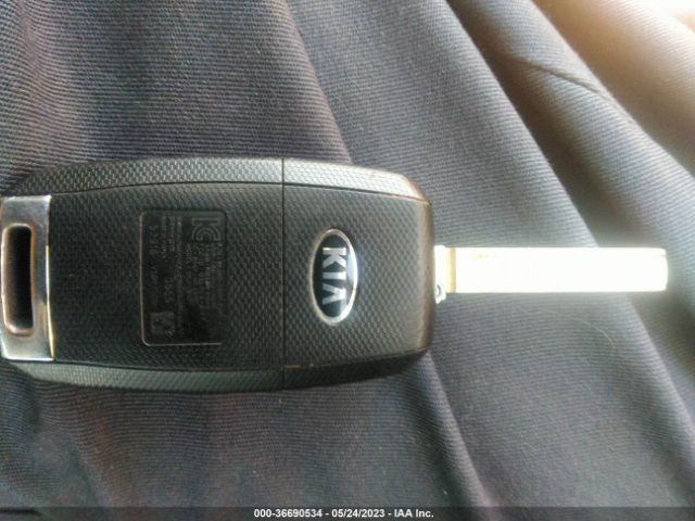 5XYPG4A32KG530011 KIA SORENTO LX