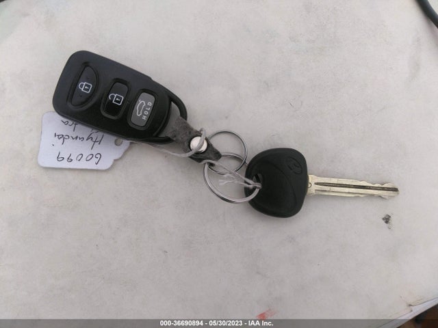 2013 HYUNDAI ELANTRA LIMITED PZEV VIN: KMHDH4AE1DU002667