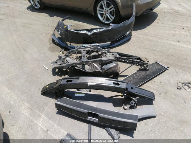Tesla Model S 60/75 2017 5YJSA1E16HF189571 Image 4