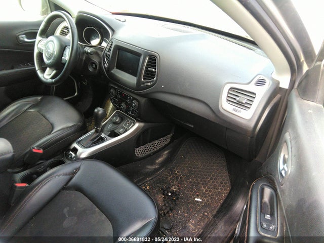3C4NJDBB9JT333035 Jeep Compass Latitude