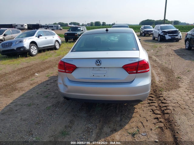 1VWBT7A39FC064236 Volkswagen Passat 1.8t Sport