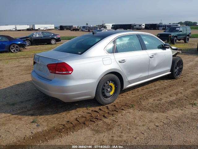 1VWBT7A39FC064236 Volkswagen Passat 1.8t Sport