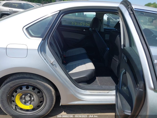 1VWBT7A39FC064236 Volkswagen Passat 1.8t Sport