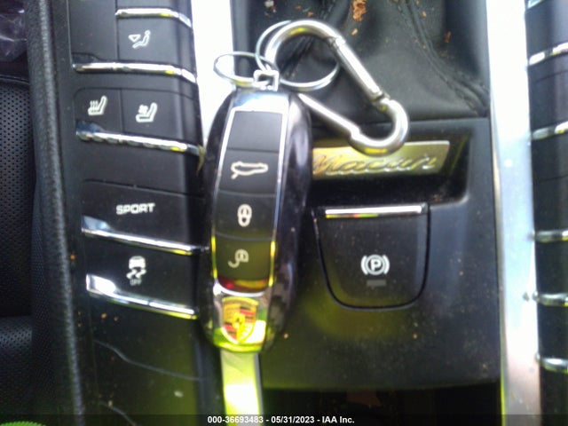 2017 PORSCHE MACAN WP1AA2A59HLB83396 Photo 10