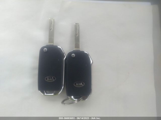 KNDEUCAAXM7176778 KIA SELTOS S