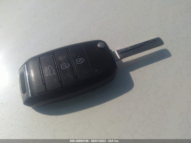 2016 KIA SOUL BASE VIN: KNDJN2A2XG7259453