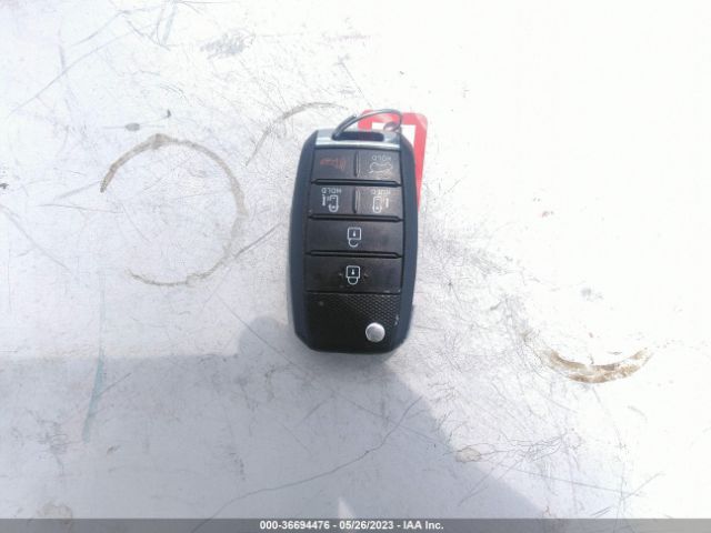 KNDMB5C16G6103184 KIA SEDONA LX