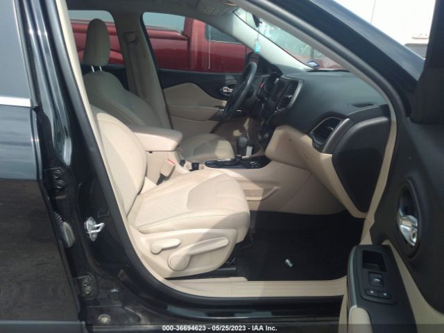 1C4PJLCB4KD312134 Jeep Cherokee Latitude
