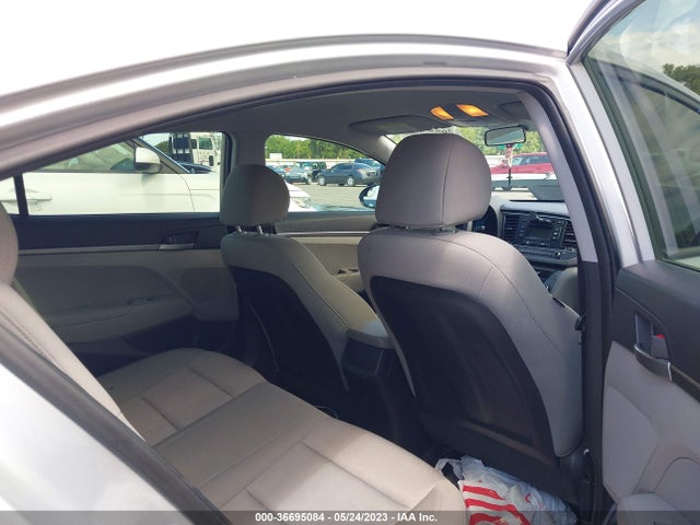 Hyundai ELANTRA SE 2018 KMHD74LF2JU588963 Image 9