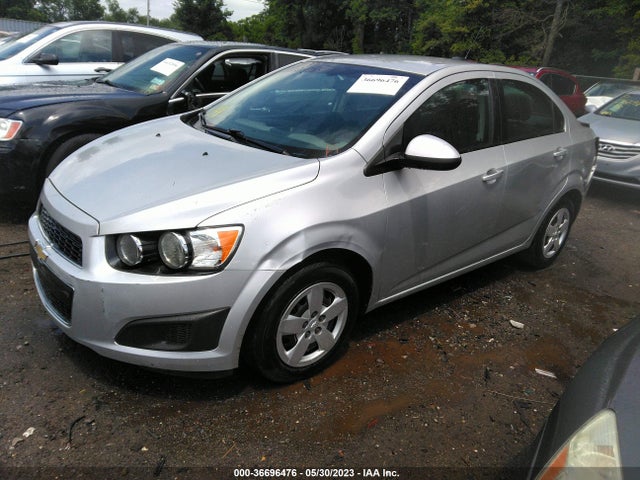 Chevrolet SONIC LS 2015 1G1JB5SG5F4157958 Image 2