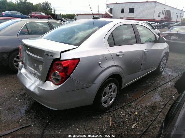 Chevrolet SONIC LS 2015 1G1JB5SG5F4157958 Image 4