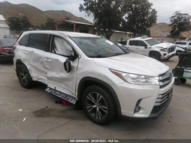 Toyota Highlander Le 2018 5TDBZRFH8JS800379 Image 1