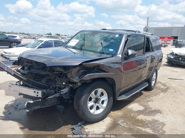 Toyota 4RUNNER SR5 2020 JTEZU5JRXL5221338 Image 2