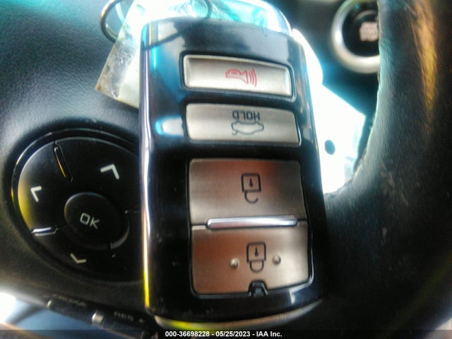 2017 Kia K900, VIN: KNALW4D49H6034508