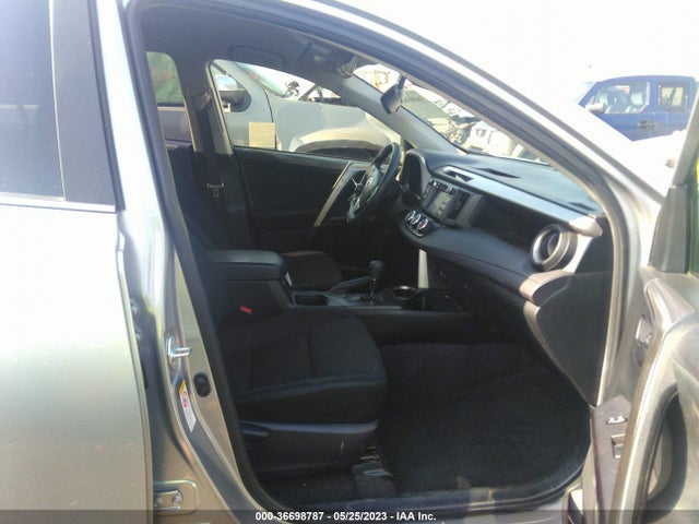 Toyota RAV4 LE 2018 JTMBFREV6JJ203180 Image 6