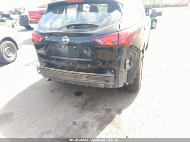 JN1BJ1CP0JW108219 Nissan Rogue Sport S