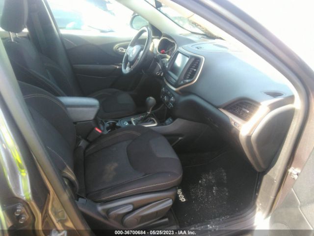 1C4PJLCS1GW363666 Jeep Cherokee Latitude