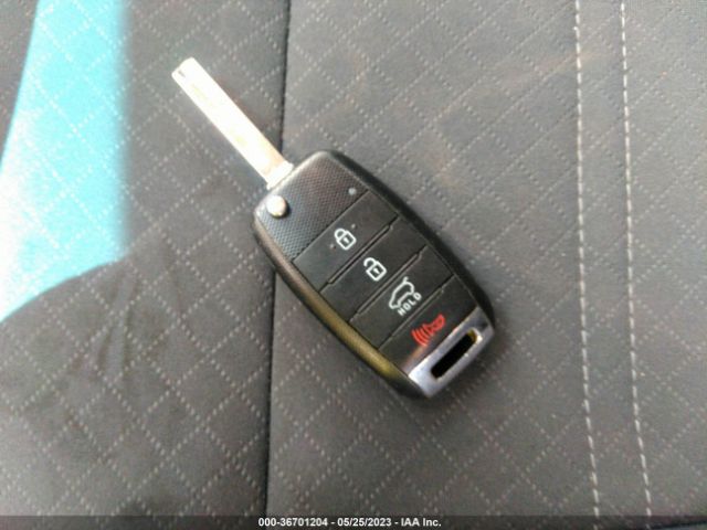 5XYPG4A37KG575980 KIA SORENTO LX