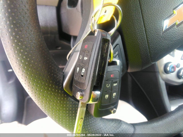 Chevrolet Sonic Lt Auto 2015 1G1JC5SB6F4116921 Image 11