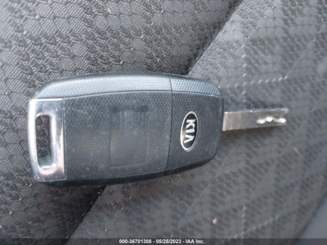 KIA RIO S 2018 3KPA24AB6JE071718 Image 3