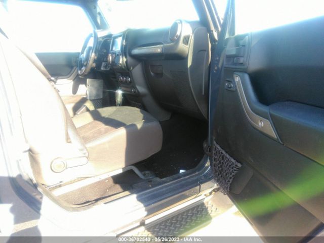 1C4BJWDG8GL322457 Jeep Wrangler Unlimited Sport