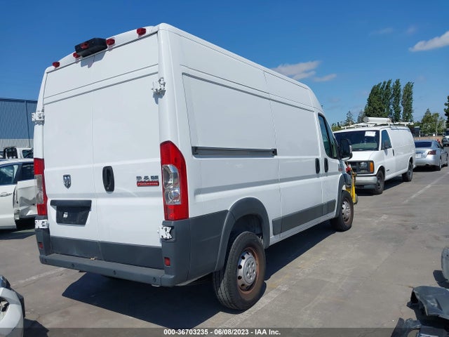 3C6TRVCG2JE161670 RAM Promaster Cargo Van