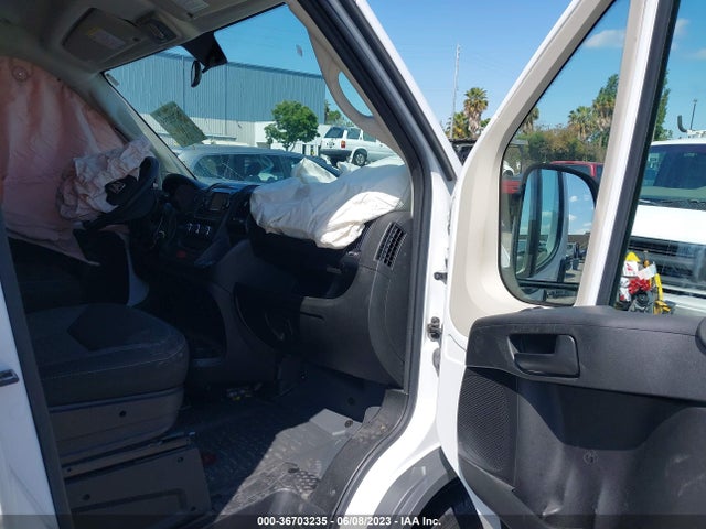 3C6TRVCG2JE161670 RAM Promaster Cargo Van
