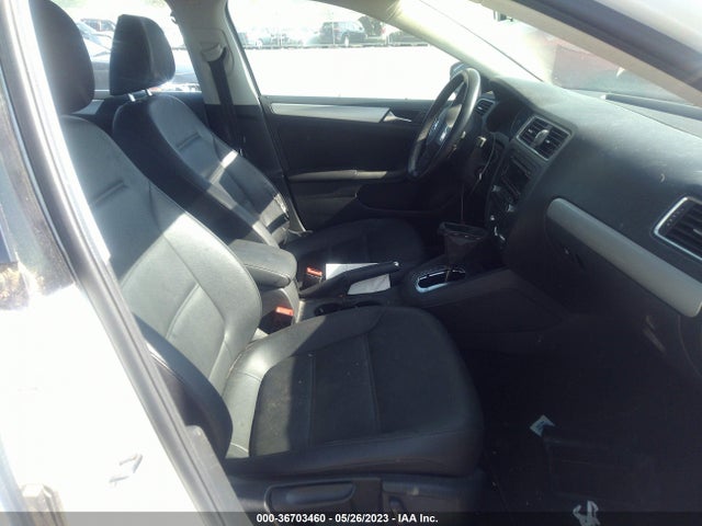 2013 VOLKSWAGEN JETTA SEDAN SE VIN: 3VWDP7AJ1DM218008