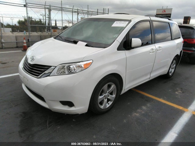Toyota SIENNA LE 2014 5TDKK3DC2ES482130 Image 2