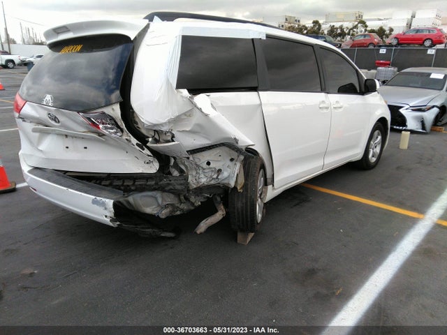 Toyota SIENNA LE 2014 5TDKK3DC2ES482130 Image 4