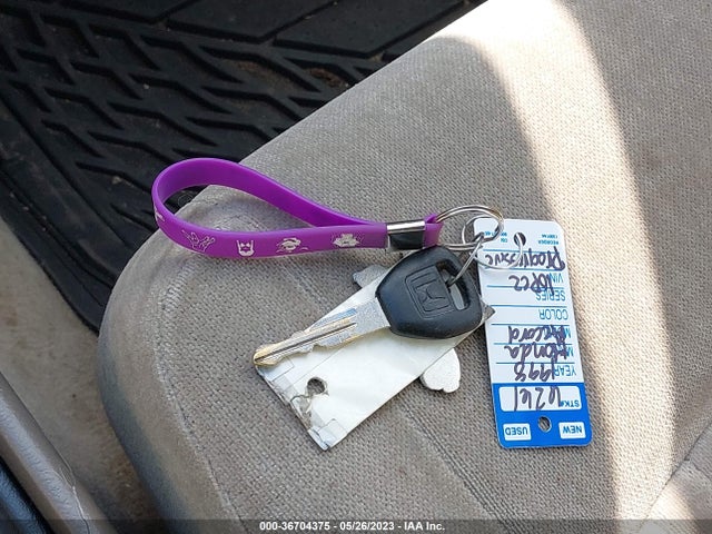 1998 HONDA ACCORD SDN EX VIN: 1HGCG5651WA094080
