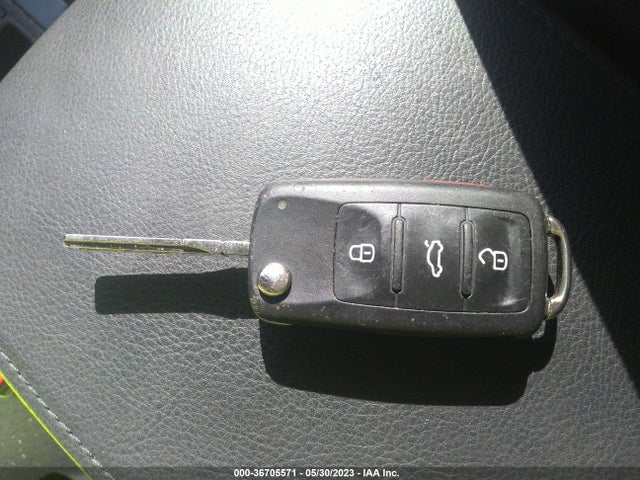 WVGRV7AX3HW504883 Volkswagen Tiguan Wolfsburg Edition