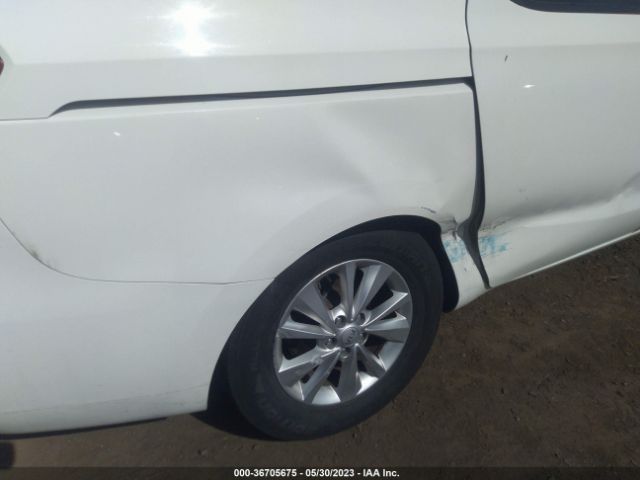 KNDMB5C18H6339207 KIA SEDONA LX