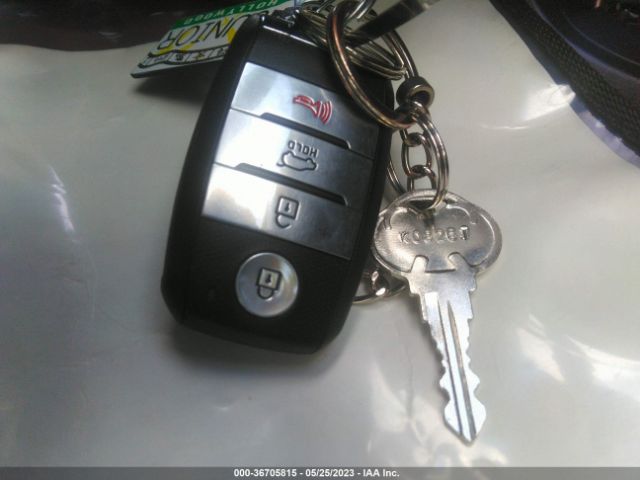 KNDCC3LC3H5077035 KIA NIRO EX