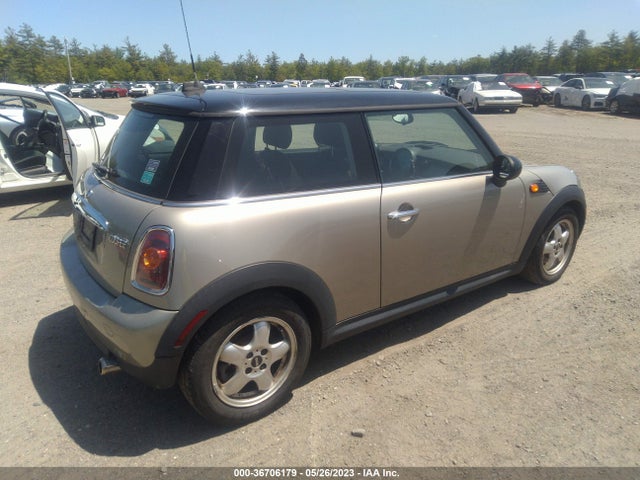 2009 MINI COOPER HARDTOP VIN: WMWMF33549TU71473
