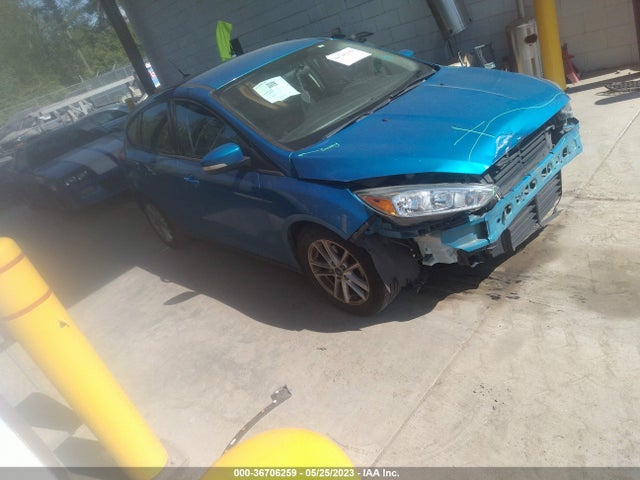 Ford FOCUS SE 2015 1FADP3K29FL288465 Image 1