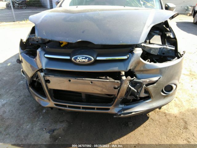 1FADP3K2XEL247499 Ford FOCUS SE