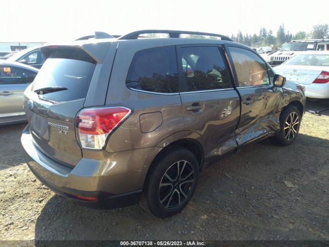 JF2SJGWC8JH411683 Subaru Forester Touring
